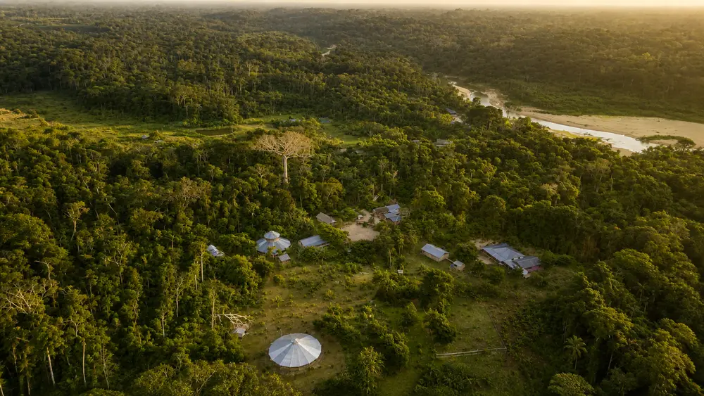 Vista aérea da Aldeia Mushuinu e do território Yawanawa